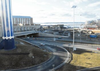 Kun rantatunneli avattiin, Tampereen liikenne ruuhkautui. Nyt ruuhkia ei vasemmiston mielestä ole enää siinä määrin, että rantatunneliin pitäisi rakentaa maanalaista liittymää.