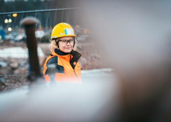 Toimitsija Johanna Elonen tapaa rakennusliiton jäseniä päivittäin.