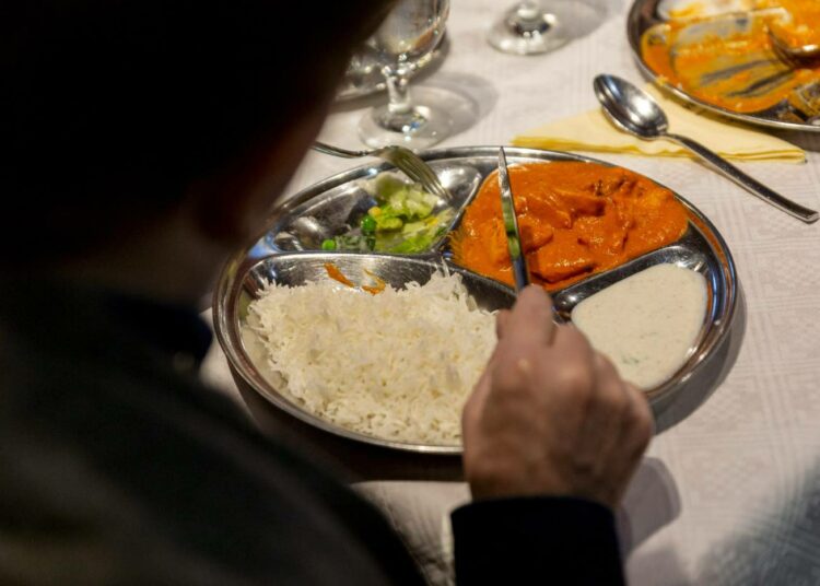 Helsingin Sanomien mukaan kokkien hyväksikäyttö nepalilaisravintoloissa on jatkunut. Vasemmistoliitto vaatii alipalkkauksen kriminalisoimista.