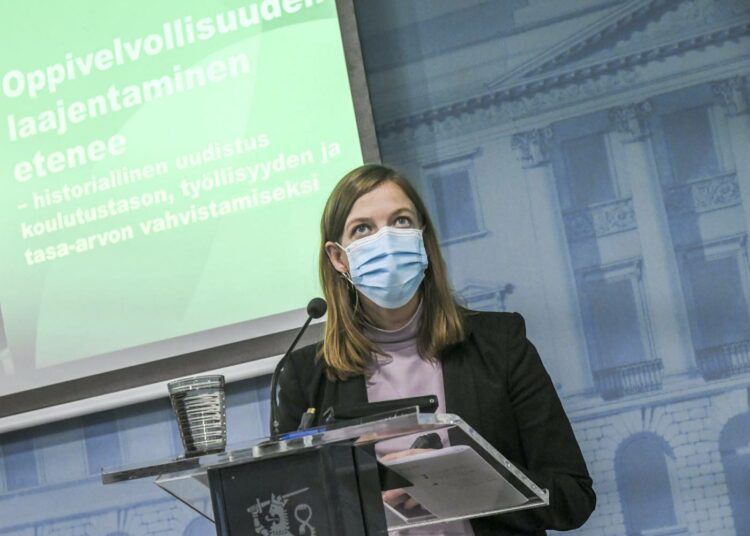 Nyt on aika päivittää oppivelvollisuus vastaamaan 2020-luvun vaatimuksia, opetusministeri Li Andersson sanoi eduskuntaan lähetetystä koulutusuudistuksesta.