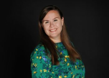 Esikoisdekkaristi Ilona Tuominen on opettaja niin kuin kirjansa päähenkilökin.