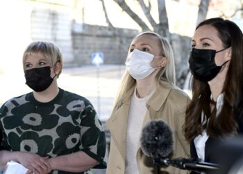 Hallitus tiedotti liikkumisrajoitusten helpottamisesta keskiviikkoaamuna ennen puoliväliriihen alkamista.