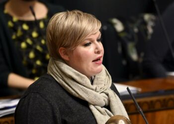 Valtiovarainministeri Annika Saarikko kertoi koronakriisin maksaneen tähän mennessä 15 miljardia euroa.