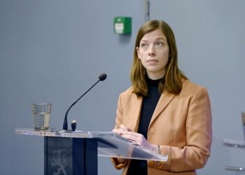 Li Andersson kehysriihen tiedotustilaisuudessa.