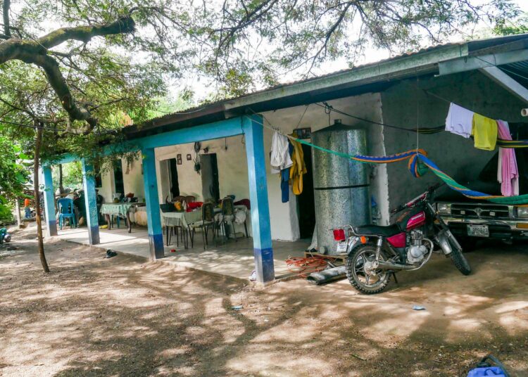 Merlyn Sandovalin perheen kotona San Jose Las Pilassa on varasto maissille ja pavuille.