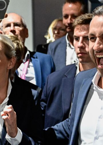 AfD:n puheenjohtaja Alice Weidel ja Saksi-Anhaltin kärkiehdokas Ulrich Siegmund juhlivat murskavoittoa osavaltion vaaleissa.