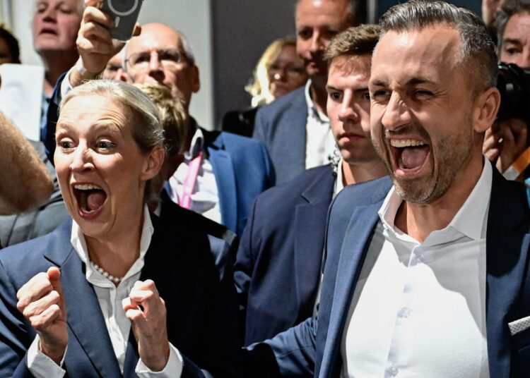 AfD:n puheenjohtaja Alice Weidel ja Saksi-Anhaltin kärkiehdokas Ulrich Siegmund juhlivat murskavoittoa osavaltion vaaleissa.