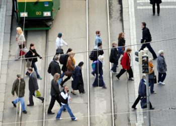 Kuntaliiton tutkimuksen mukaan, ihmiset keskittyvät Helsingin metropoliin ja harvoille elinvoimaisille suuremmille kaupunkiseuduille.