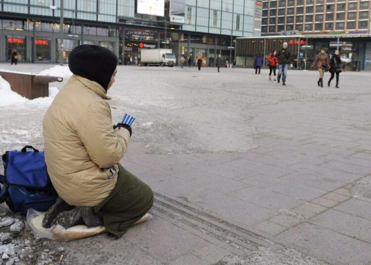 Helsingin valtuusto keskusteli romanikerjäläisten kohtelusta.