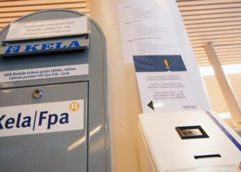 Kansaneläkelaitoksen asiakkaista valtaosa on muita kuin kansaneläkeläisiä ja rahatkin menevät muualle, joten nimenvaihdos tai lyhenteen virallistaminen voisi olla paikallaan.