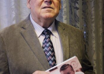 Pertti Viinanen julkisti muistelmateoksen Luottamusmies.