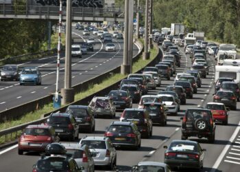 Autoilevia lomalaisia Ranskan Rivieralla.