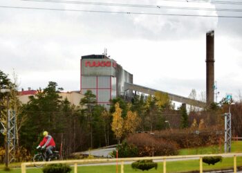 Valtion 40-prosenttisesti omistama Rautaruukki kertoi torstaina 3 500 henkilöä koskevista yt-neuvotteluista.