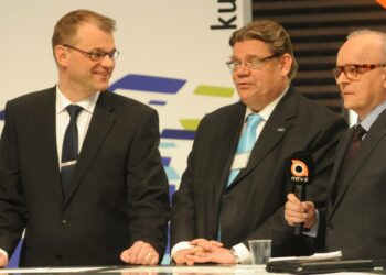 Juha Sipilä ja Timo Soini Musiikkitalon vaali-illassa sunnuntaina.