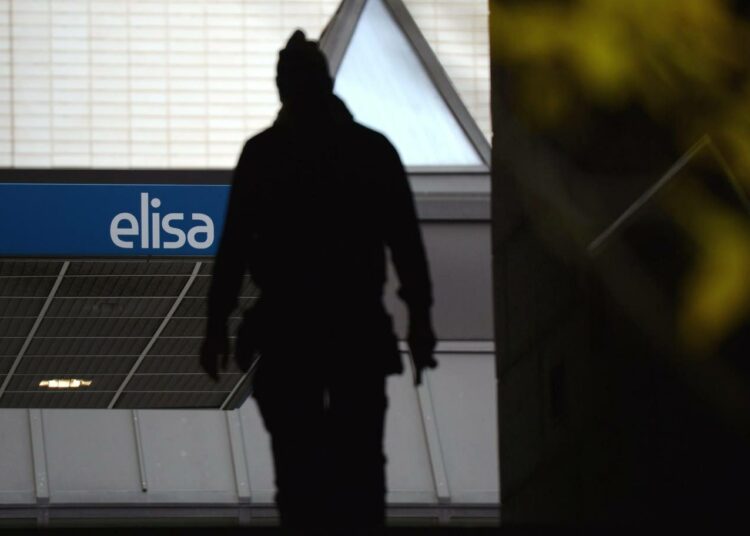 Elisa liittyi maanantaina syksyn irtisanomisbuumiin.