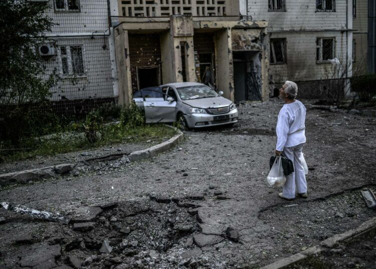 Taisteluissa vaurioitunutta aluetta Donetskissa.
