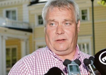 Valtiovarainministeri Antti Rinne esitteli budjetin, jota voi luonnehtia yllätyksettömäksi.