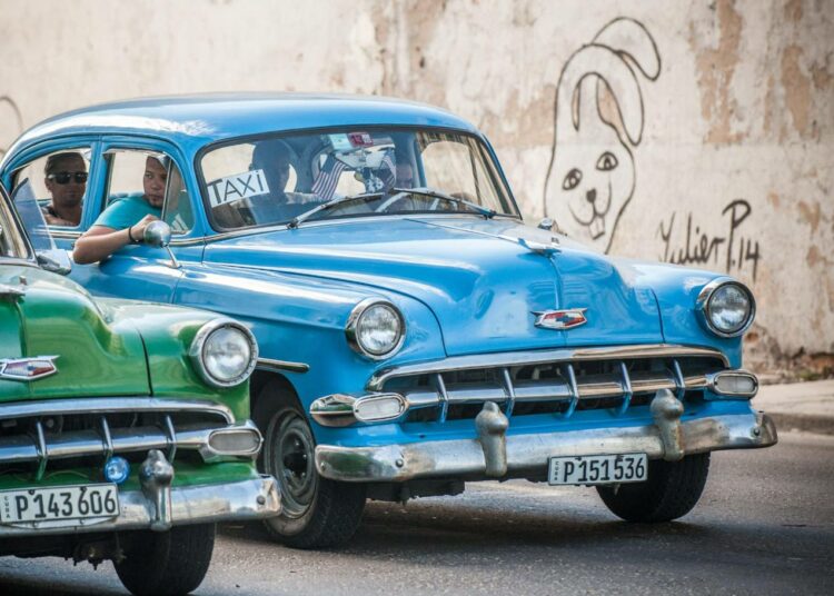 Havannassa on saarron vuoksi edelleen vahvasti edustettuna 1950-luvun autokanta.