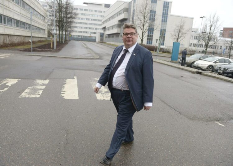 Uskonto, huumori, kannustus ja tytöttely ovat Timo Soinin kielellisiä aseita.