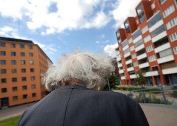 Moni ikääntynyt ihminen ei hae apua, vaikka hän kokisi huonoa kohtelua. Vanhus saattaa syyttää itseään tapahtuneesta.