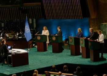 Osa YK:n pääsihteerikandidaateista yhteistilaisuudessa New Yorkissa heinäkuussa. Vasemmalta: Natalia Gherman, Vuk Jeremic, Susana Malcorra, Antonio Guterres ja ehdokkuudesta luopunut Vesna Pusic.