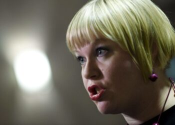 Perhe- ja peruspalveluministeri Annika Saarikosta (kesk.) tuli valinnanvapauden puolestapuhuja.
