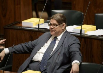 Kirjoittaja kysyy, kuinka kauan ulkoministeri Timo Soini saa puhella omiaan ja nauttia eduskunnan luottamusta.