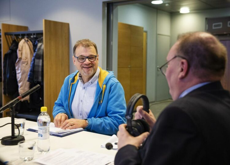 Juha Sipilä käytti Radio Suomen Pääministerin haastattelutuntia väärien tietojen levittämiseen.
