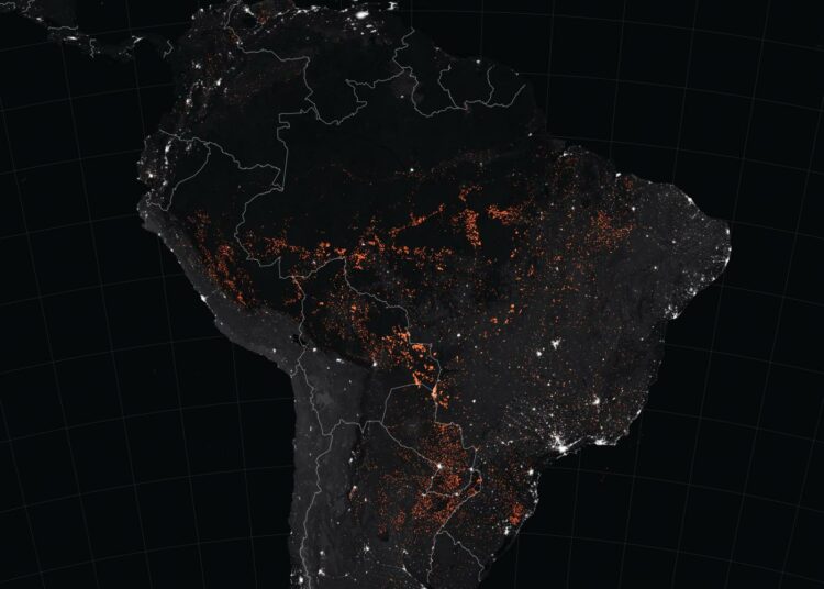 Yhdysvaltain Nasan satelliittikuvista koostama kuva Amazonin alueen metsäpaloista viime elokuun 15. ja 22. päivien välisenä aikana.