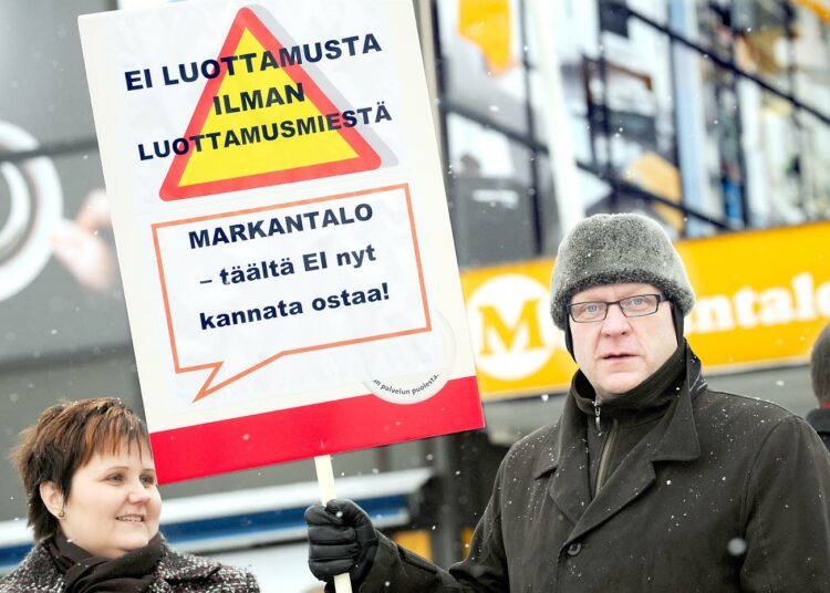 SAK:n järjestöosaston johtajana Matti Huutola on ollut organisoimassa viime vuosien suuria mielenilmauksia. Vuonna 2009 hän ehti itsekin mielenosoitukseen.