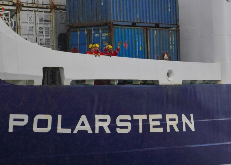 Tutkimusalus Polarstern toi karun viestin matkaltaan.