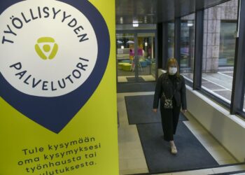 Kirjoittajan mukaan työvoimatoimistojen palveluita olisi jo vuosia sitten pitänyt lähteä kehittämään siten, että ne tuottavat palveluita asiakkaille heidän palvelutarpeidensa mukaan.