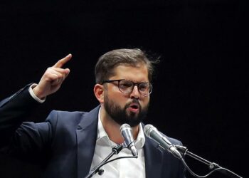 Gabriel Boric aloittaa Chilen presidenttinä 35-vuotiaana.