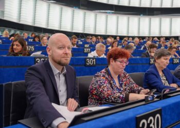 Europarlamentaarikko Jussi Saramo (LEFT/Vas.) parlamentin täysistunnossa lokakuussa 2026.