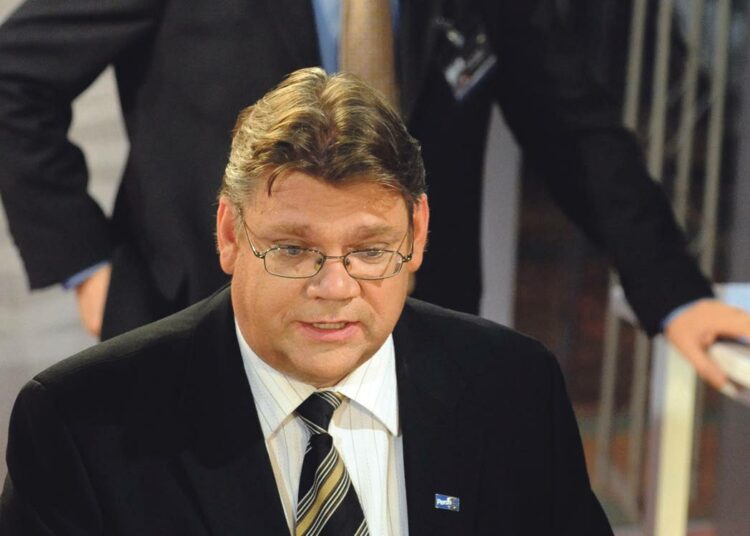 Perussuomalaisten puheenjohtaja Timo Soini on allekirjoittanut Libertasin puoluehakemuksen EU:lle.