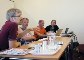 Tietoyhteiskunnan visioita hahmoteltiin viikonvaihteessa Tampereen sosiaalifoorumissa. Keskustelua vetivät tutkijat Niklas Vainio, Markku Soikkeli, Kari A. Hintikka ja Juho Lindman.