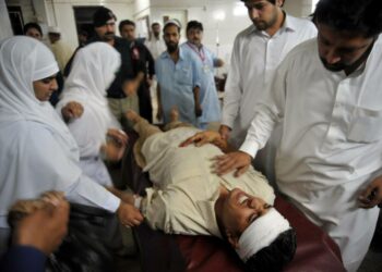 Nowsherassa tapahtuneen pommi-iskun uhreja hoidettiin peshawarilaisessa sairaalassa kesäkuun alussa.