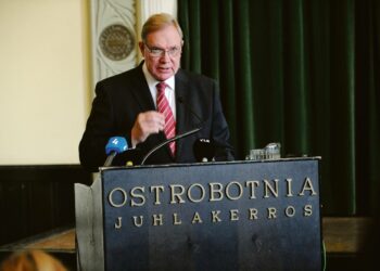 Paavo Lipponen ilmoitti lähtevänsä presidenttikilpaan.