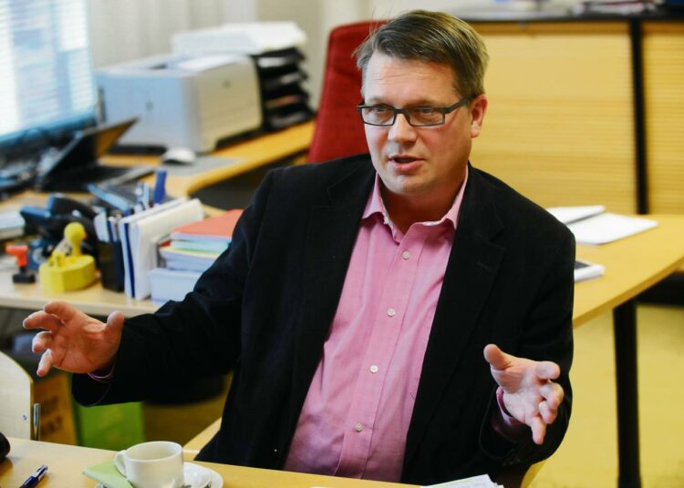 SEL:n puheenjohtaja Veli-Matti Kuntonen katsoo Saarioisen pilaavan julkisuuskuvansa juuri tärkeimmän sesongin alla.
