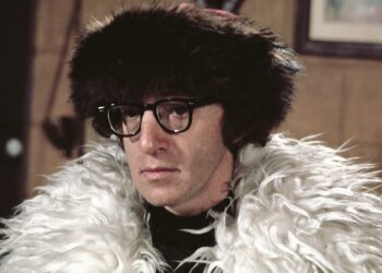 Woody Allen (kuvassa) kohtaa Tolstoin komediassa, jossa pelkurimainen tsaarin ajan neurootikko aikoo murhata Venäjälle hyökänneen Napoleonin.