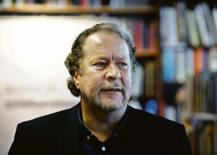 Pentti Haanpää on työllistänyt Matti Salmista usean vuoden. Uurastuksen tuloksena syntyi elämäkerta, novellikokoelma ja kirjastoissa kiertävä Haanpää-näyttely.