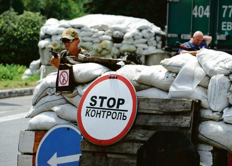 Separatistien tiesulku Donetskin laitamilla.