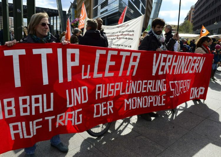 TTIP-sopimuksen vastustajien mielenilmaus Berliinissä huhtikuun 18. päivä.