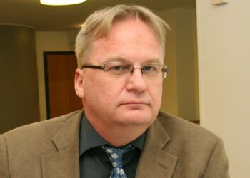 SAK:n päälakimies Timo Koskinen sanoo, että hallitus ei ole suostunut kuuntelemaan palkansaajapuolen varoituksia pakkolakien valuvioista.