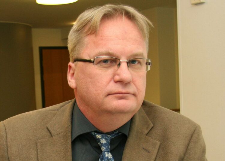 SAK:n päälakimies Timo Koskinen sanoo, että hallitus ei ole suostunut kuuntelemaan palkansaajapuolen varoituksia pakkolakien valuvioista.