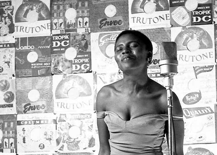 Maailmankuulu eteläafrikkalainen laulaja Miriam Makeba taisteli koko elämänsä rasismia ja köyhyyttä vastaan ja puolusti tasa-arvoa ja rauhaa.