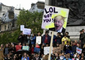 Lontoolaiset osoittivat tiistaina mieltä brexitiä vastaan.