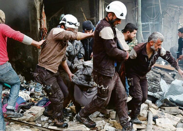Miksi soditaan? Kuva Syyriasta pelastustöistä.