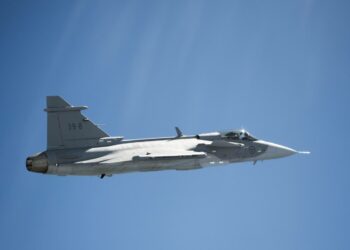 Kansanedustaja Markus Mustajärven mukaan  tulevien hävittäjähankintojen summa voi kaksin- tai jopa kolminkertaistua. Gripenin E-malli on ehdolla Suomen Ilmavoimien Hornet -hävittäjien seuraajaksi.