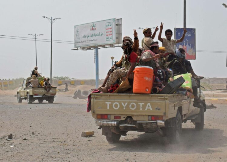 Jemenin hallitusta tukevia joukkoja lähestymässä Hodeidan satamaa keskiviikkona.